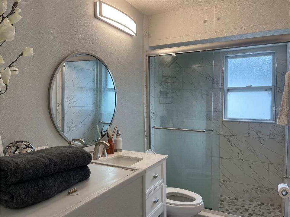 For Rent: $1,600 (2 beds, 1 baths, 900 Square Feet)