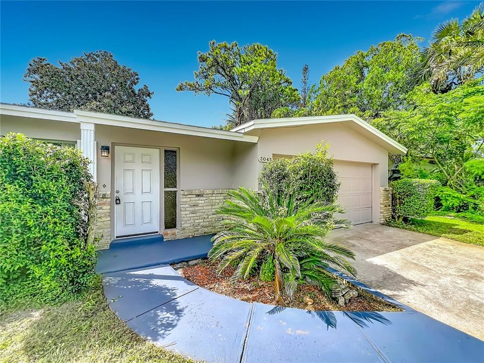 For Sale: $299,999 (3 beds, 2 baths, 1320 Square Feet)