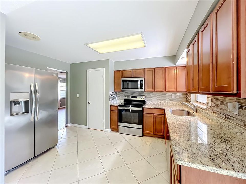 For Sale: $299,999 (3 beds, 2 baths, 1320 Square Feet)