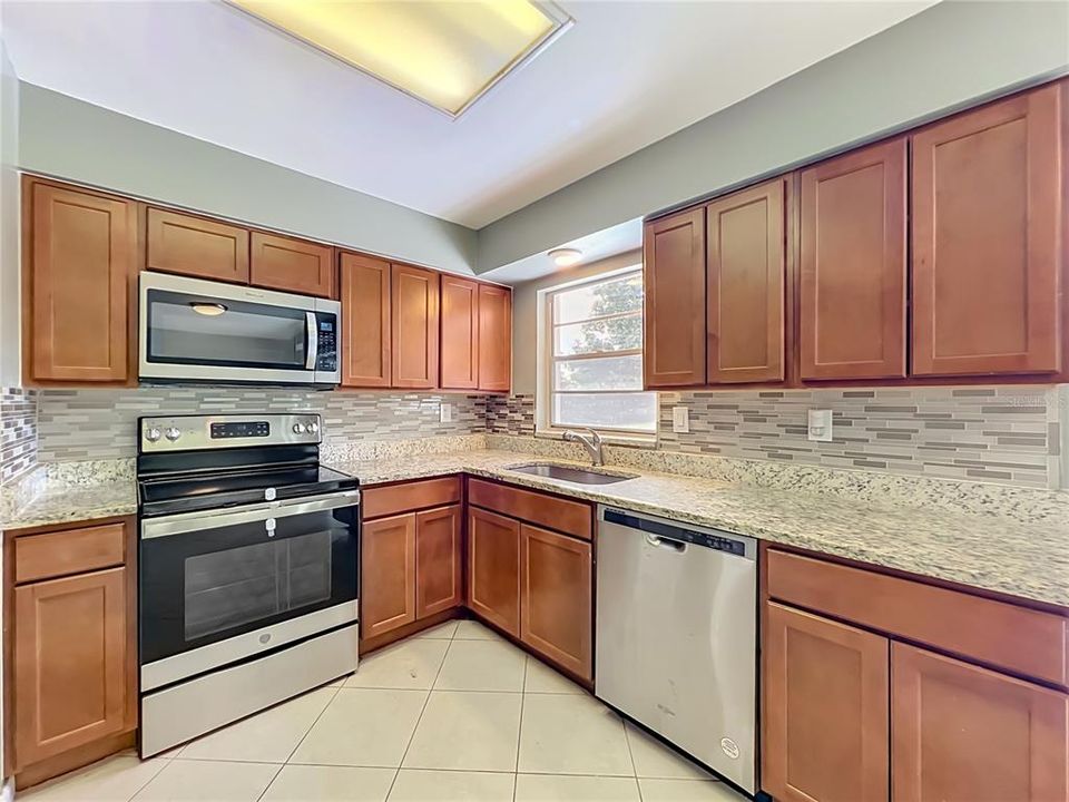 For Sale: $299,999 (3 beds, 2 baths, 1320 Square Feet)