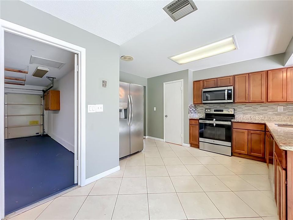 For Sale: $299,999 (3 beds, 2 baths, 1320 Square Feet)