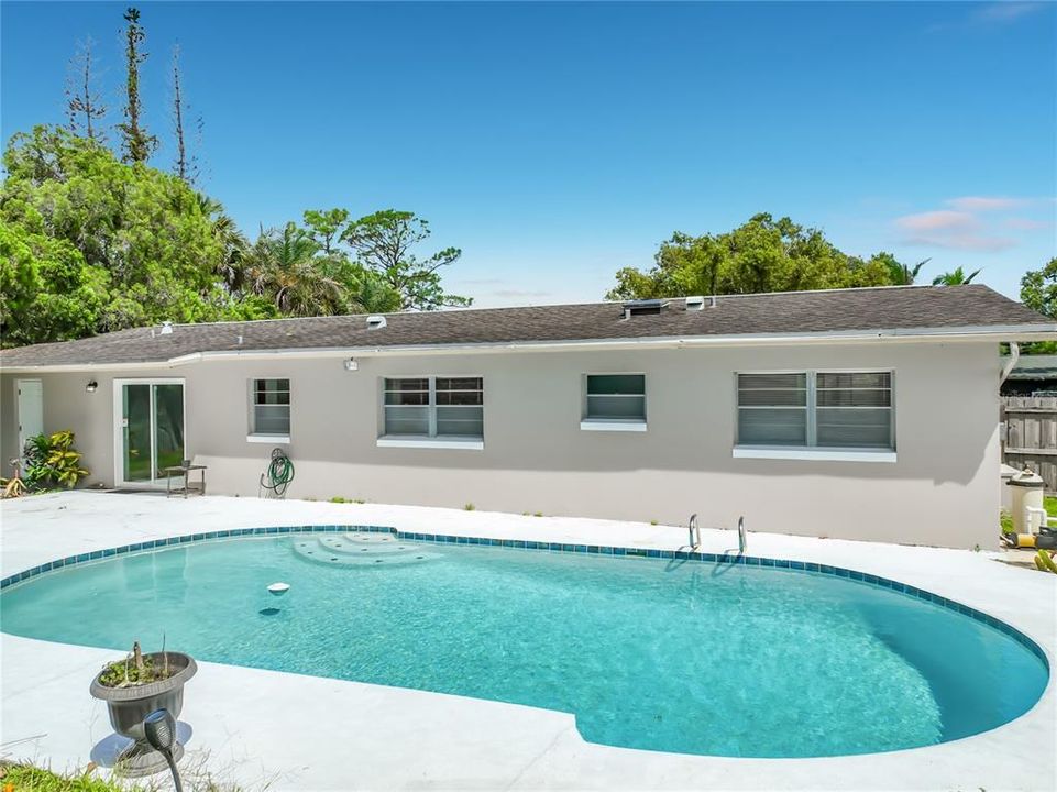 For Sale: $299,999 (3 beds, 2 baths, 1320 Square Feet)
