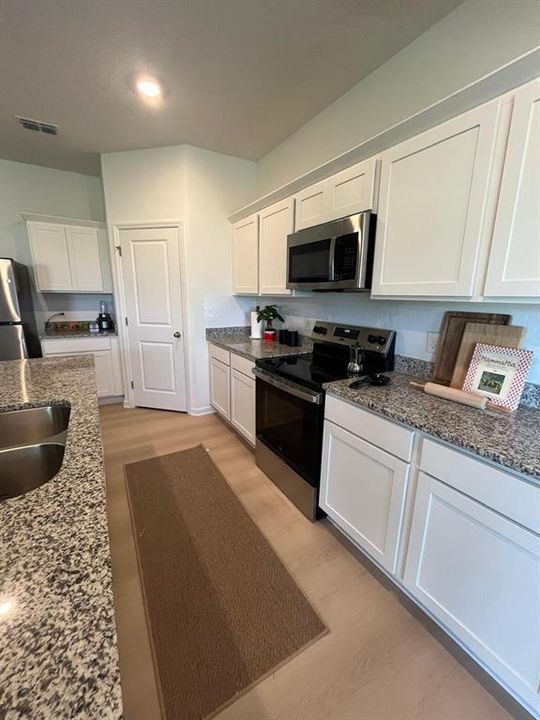 For Rent: $2,540 (3 beds, 2 baths, 1771 Square Feet)