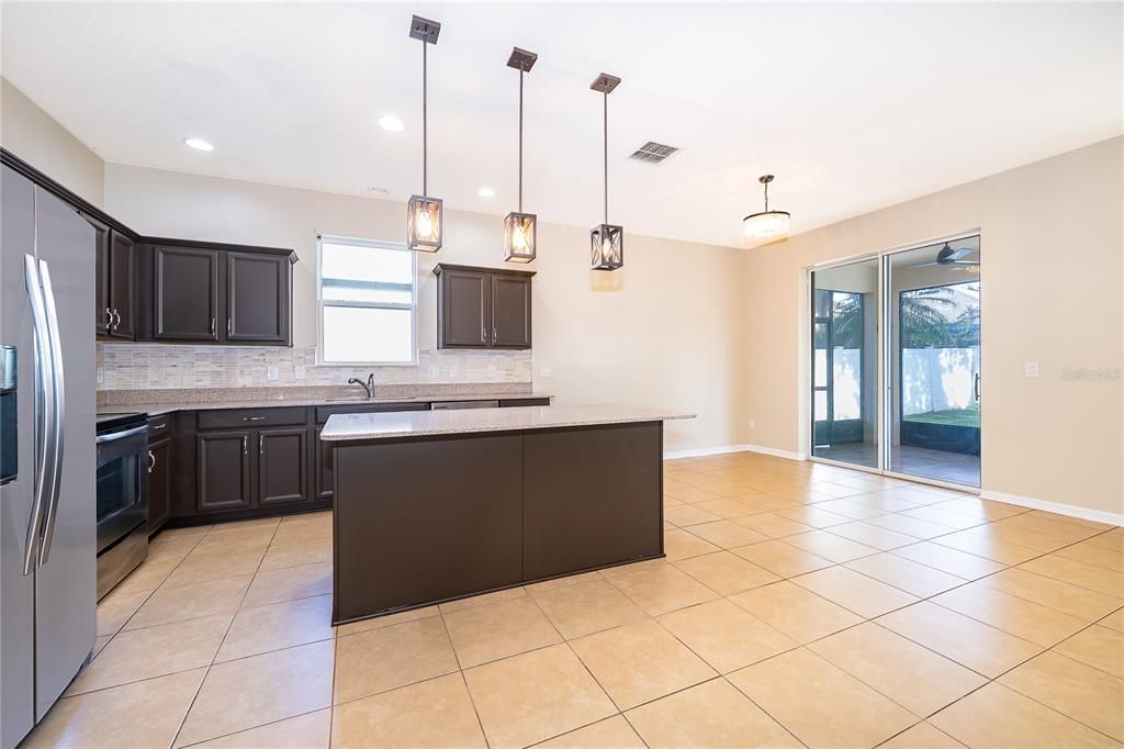 En Venta: $409,900 (4 camas, 2 baños, 1843 Pies cuadrados)