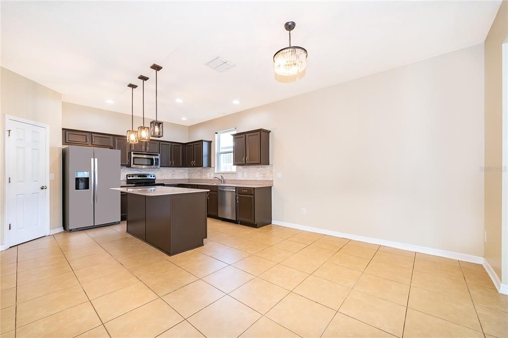 En Venta: $409,900 (4 camas, 2 baños, 1843 Pies cuadrados)