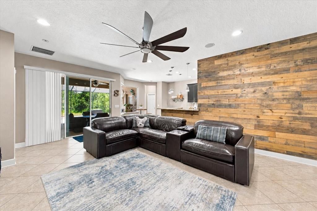 For Sale: $600,000 (4 beds, 3 baths, 2492 Square Feet)