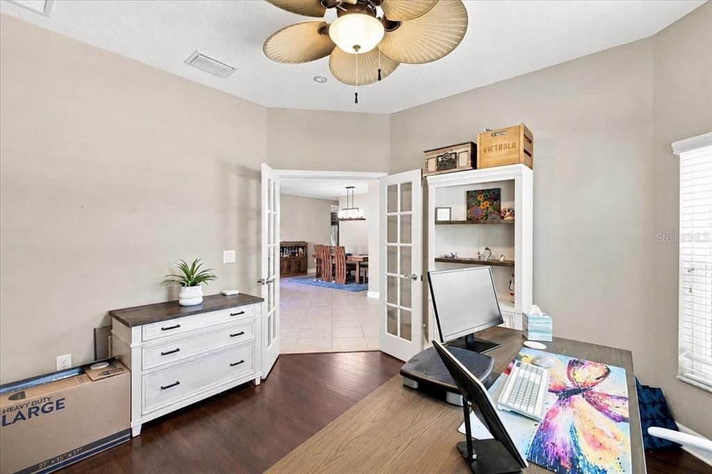 For Sale: $600,000 (4 beds, 3 baths, 2492 Square Feet)