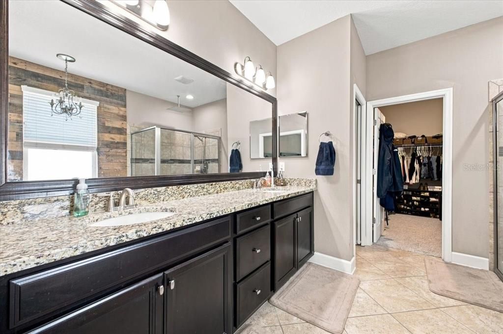 For Sale: $600,000 (4 beds, 3 baths, 2492 Square Feet)