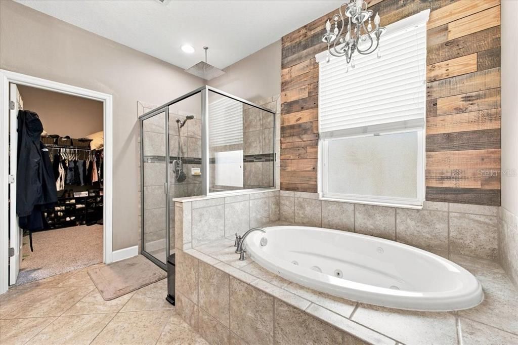 For Sale: $600,000 (4 beds, 3 baths, 2492 Square Feet)