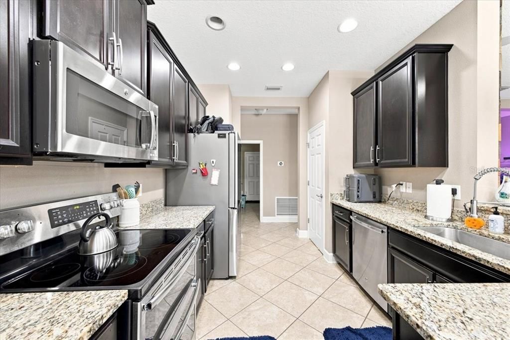 For Sale: $600,000 (4 beds, 3 baths, 2492 Square Feet)