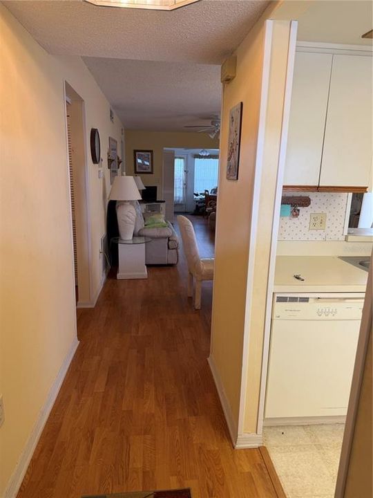 На продажу: $160,000 (2 спален, 2 ванн, 1013 Квадратных фут)