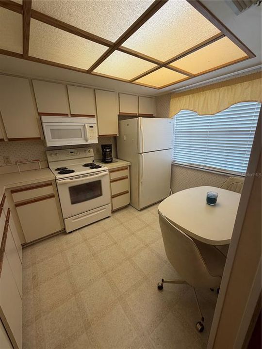 На продажу: $160,000 (2 спален, 2 ванн, 1013 Квадратных фут)
