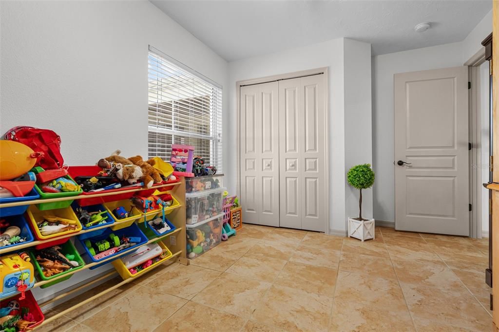 For Sale: $499,900 (4 beds, 2 baths, 2067 Square Feet)