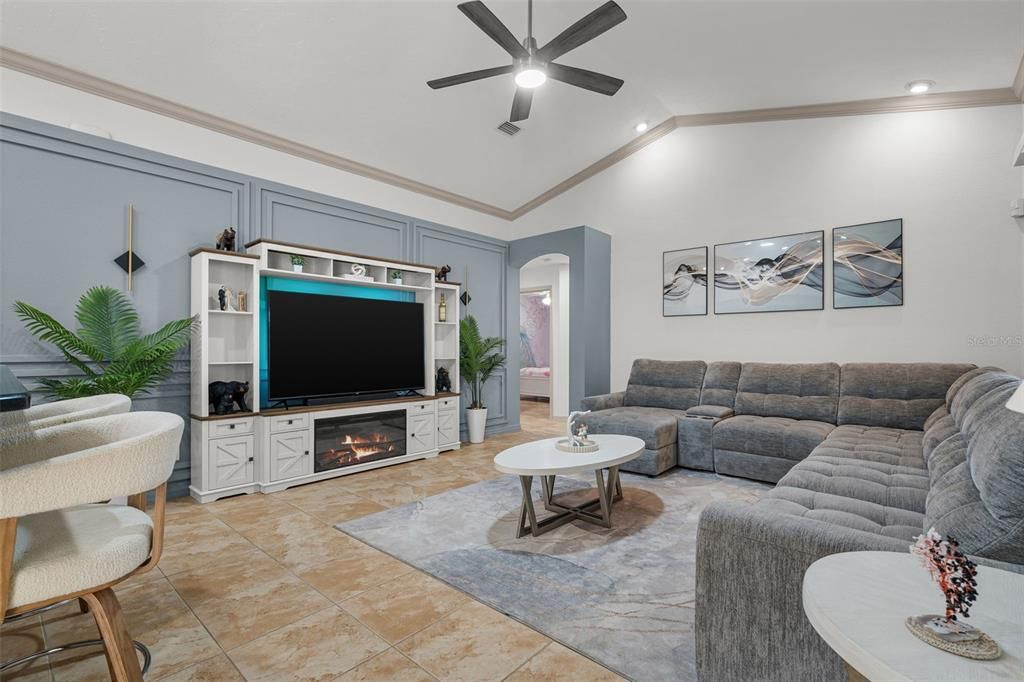 For Sale: $499,900 (4 beds, 2 baths, 2067 Square Feet)