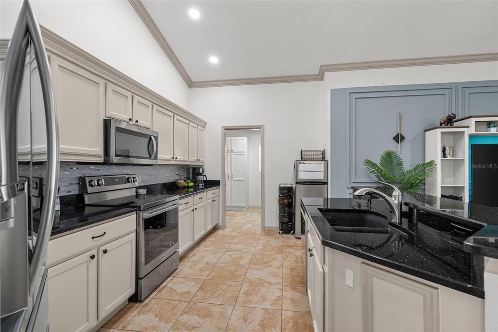 For Sale: $499,900 (4 beds, 2 baths, 2067 Square Feet)