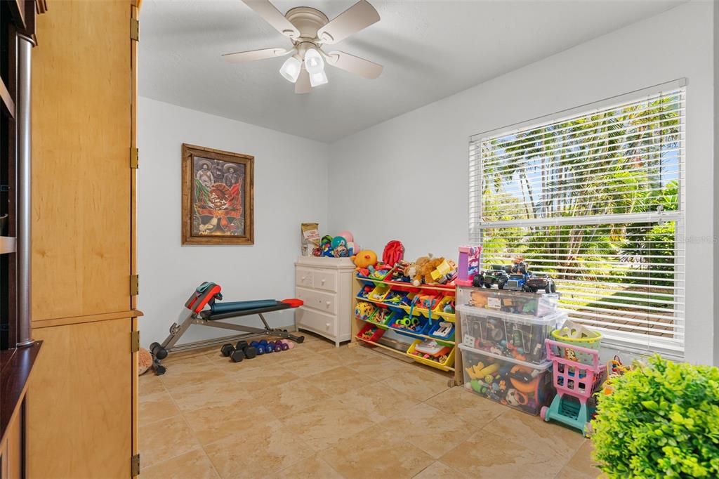 For Sale: $499,900 (4 beds, 2 baths, 2067 Square Feet)