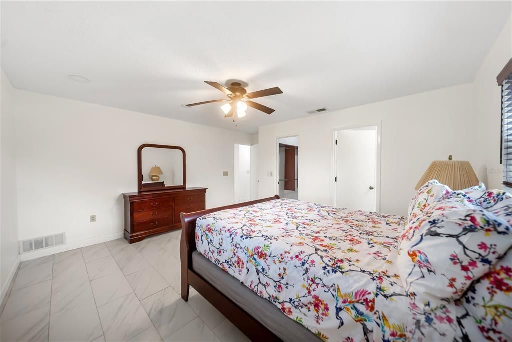 For Sale: $349,999 (3 beds, 2 baths, 1491 Square Feet)