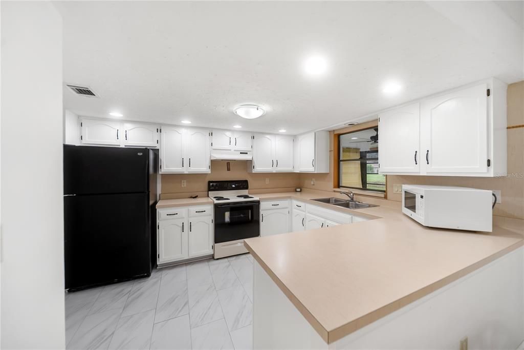 For Sale: $349,999 (3 beds, 2 baths, 1491 Square Feet)