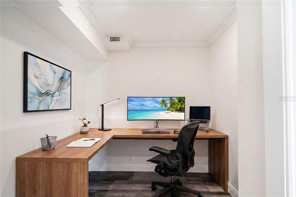 For Sale: $280,000 (1 beds, 1 baths, 995 Square Feet)