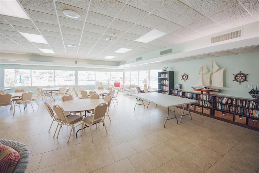 For Sale: $280,000 (1 beds, 1 baths, 995 Square Feet)