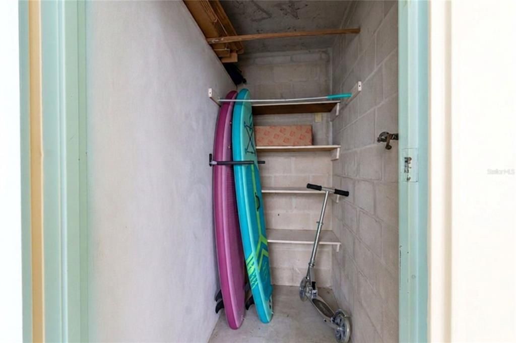 For Sale: $280,000 (1 beds, 1 baths, 995 Square Feet)