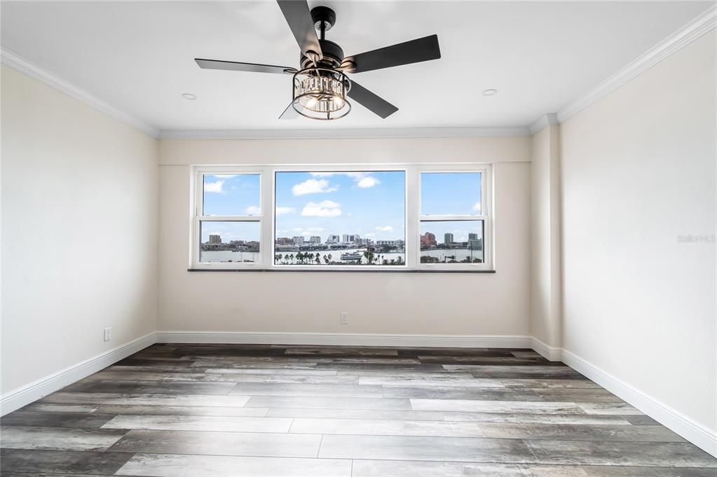 For Sale: $280,000 (1 beds, 1 baths, 995 Square Feet)