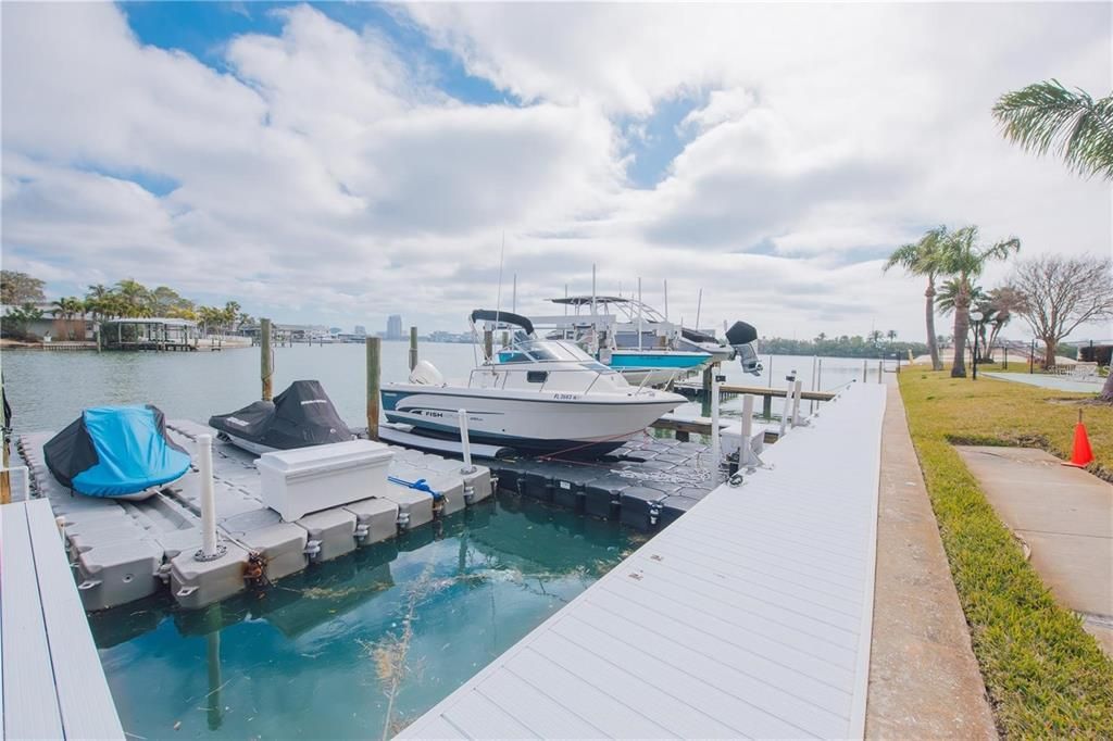 For Sale: $280,000 (1 beds, 1 baths, 995 Square Feet)