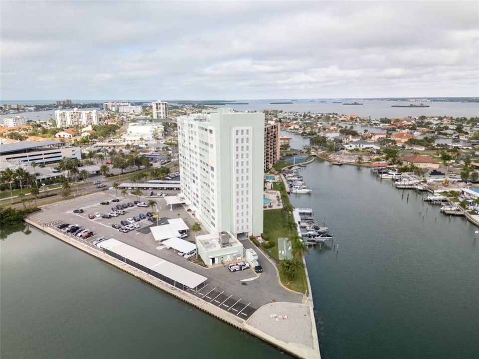 For Sale: $280,000 (1 beds, 1 baths, 995 Square Feet)