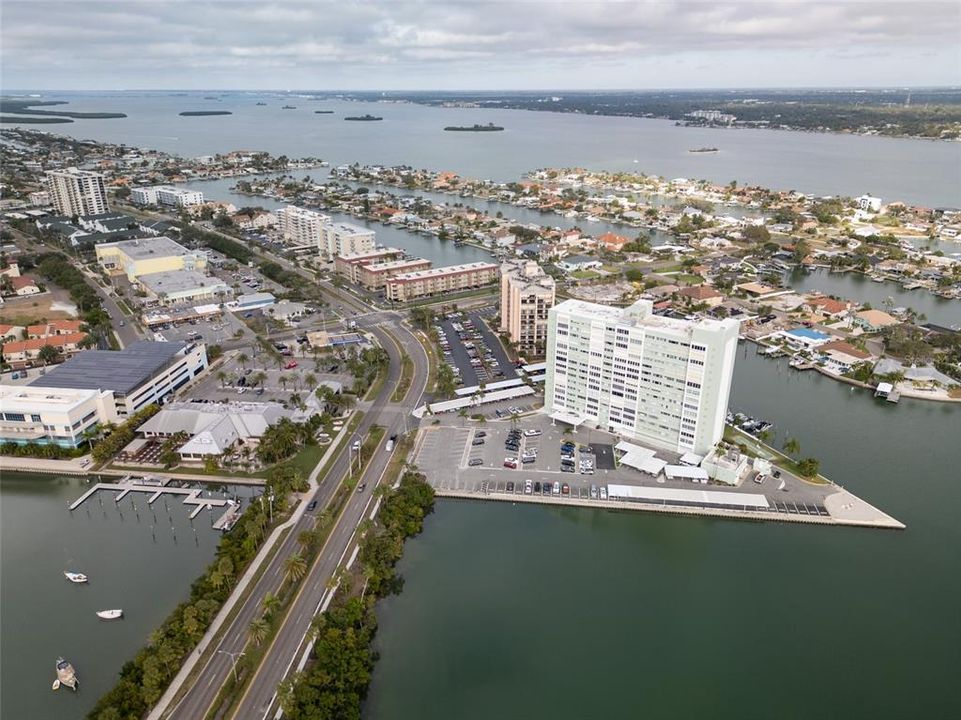 For Sale: $280,000 (1 beds, 1 baths, 995 Square Feet)