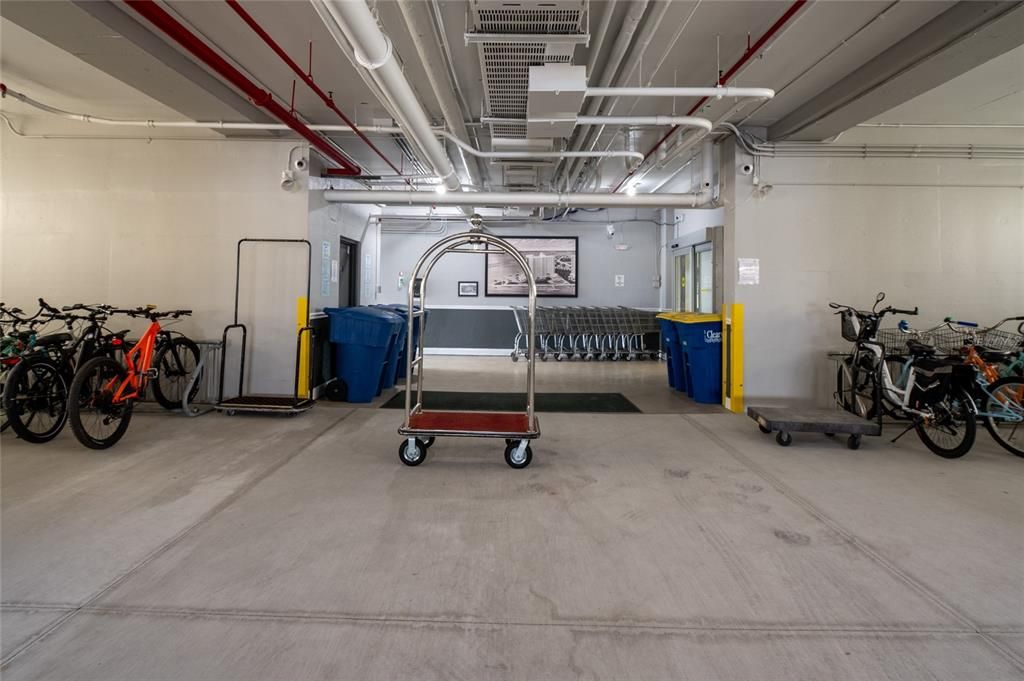 For Sale: $280,000 (1 beds, 1 baths, 995 Square Feet)