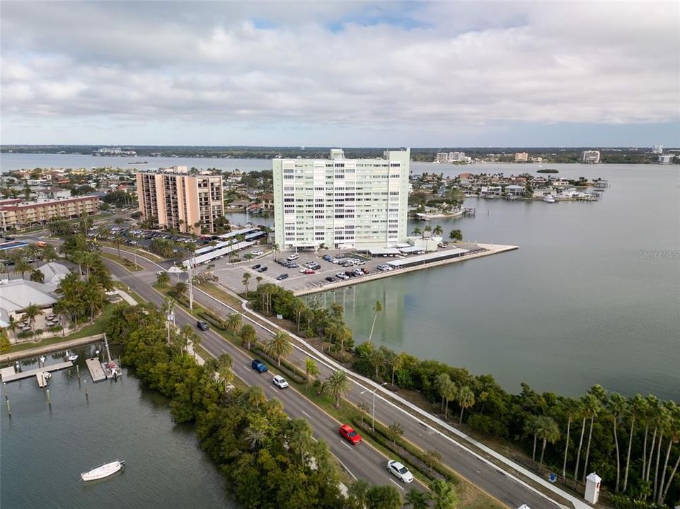 For Sale: $280,000 (1 beds, 1 baths, 995 Square Feet)