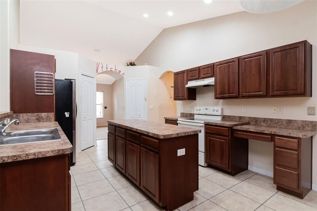 For Sale: $250,000 (3 beds, 2 baths, 1955 Square Feet)