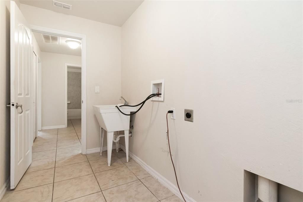 For Sale: $250,000 (3 beds, 2 baths, 1955 Square Feet)