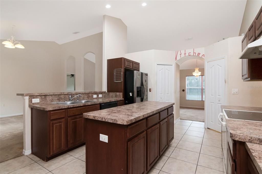 For Sale: $250,000 (3 beds, 2 baths, 1955 Square Feet)