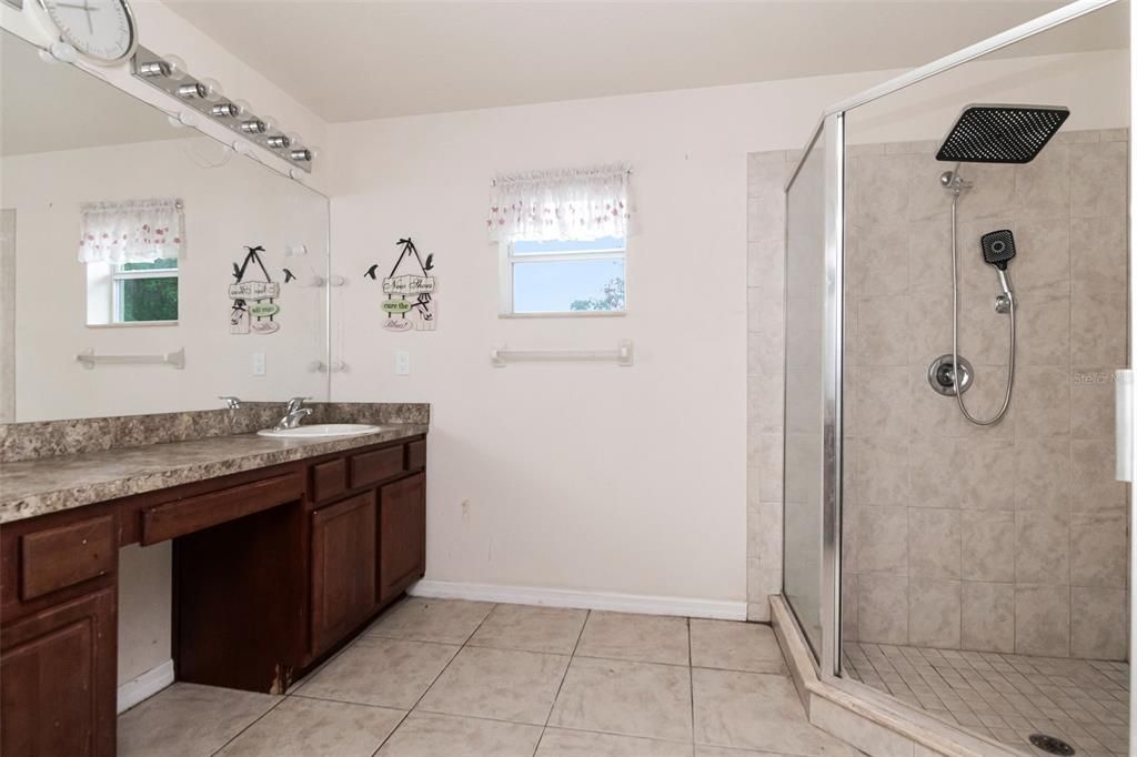For Sale: $250,000 (3 beds, 2 baths, 1955 Square Feet)