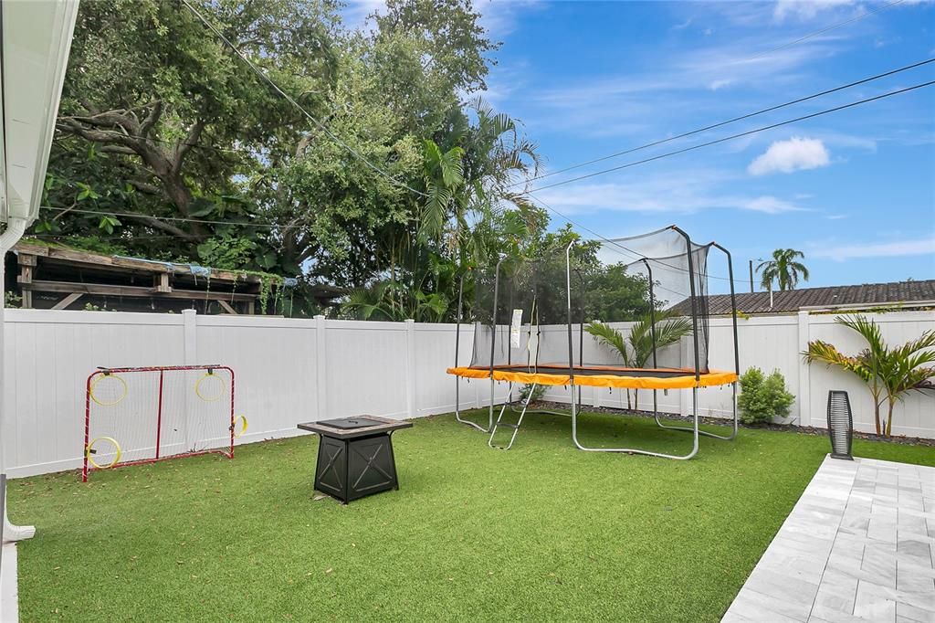 For Sale: $499,900 (3 beds, 2 baths, 1139 Square Feet)
