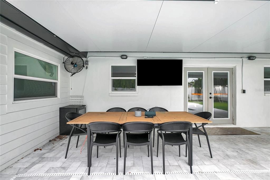 For Sale: $499,900 (3 beds, 2 baths, 1139 Square Feet)
