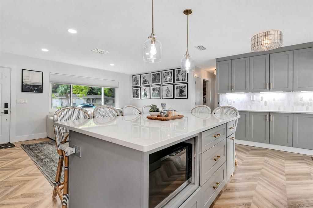 For Sale: $499,900 (3 beds, 2 baths, 1139 Square Feet)