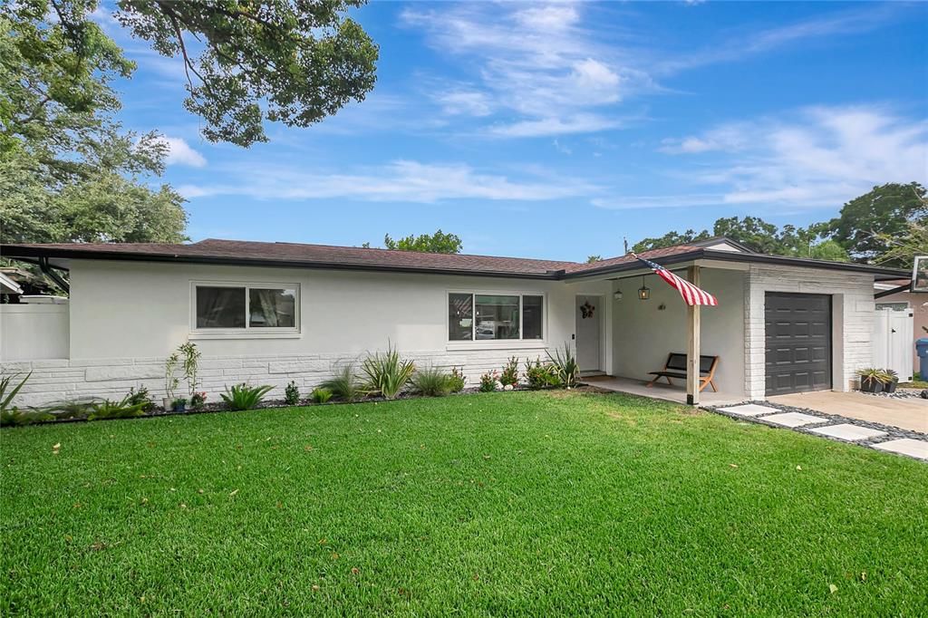 For Sale: $499,900 (3 beds, 2 baths, 1139 Square Feet)