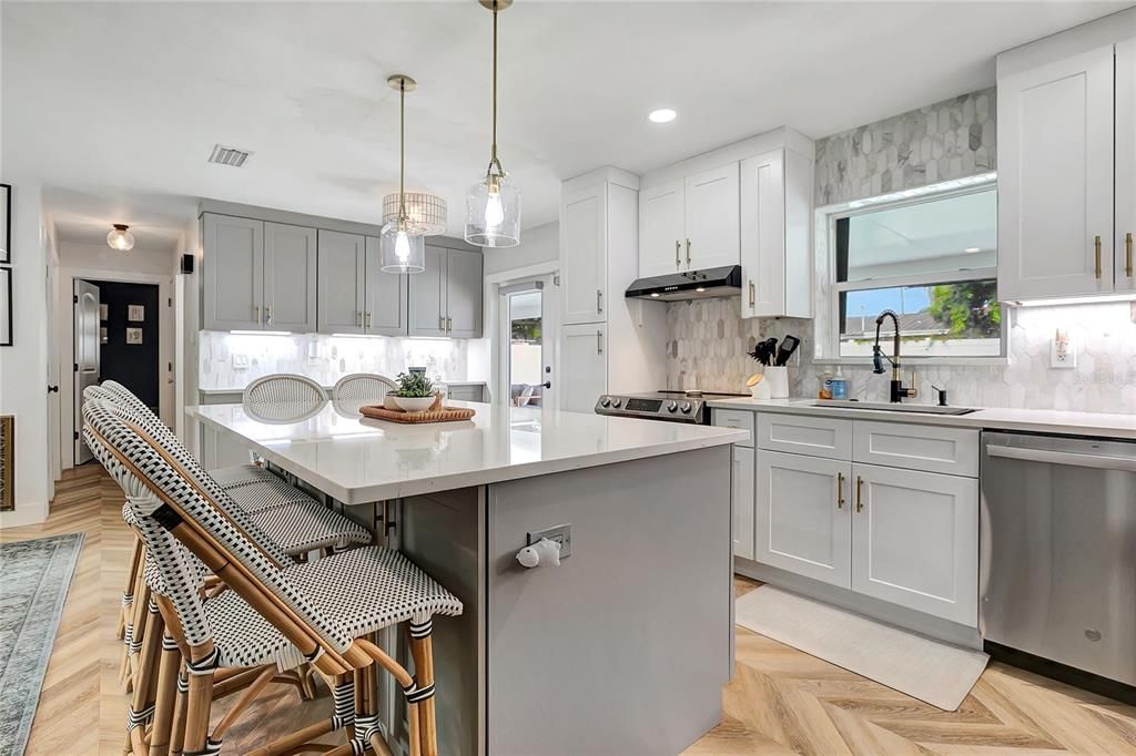 For Sale: $499,900 (3 beds, 2 baths, 1139 Square Feet)