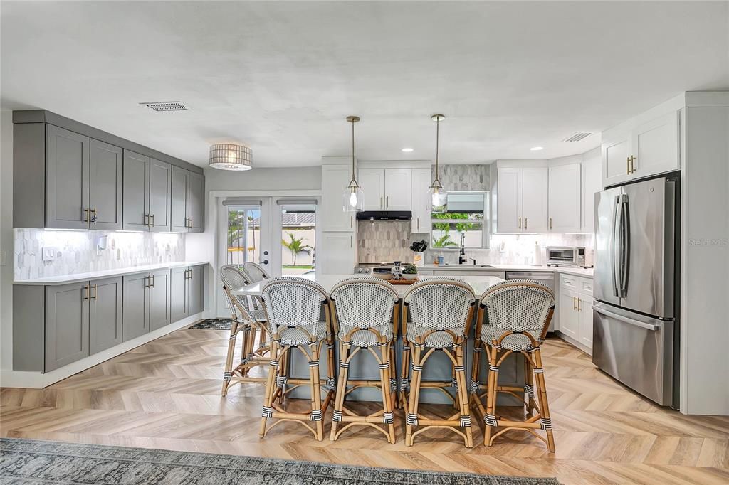 For Sale: $499,900 (3 beds, 2 baths, 1139 Square Feet)
