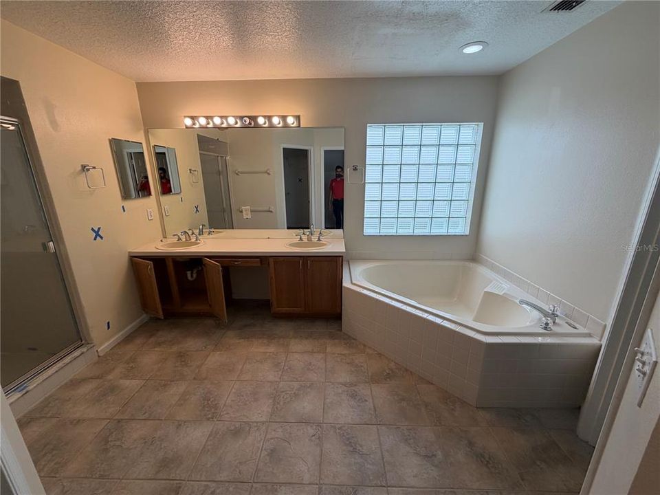 Под контрактом: $259,900 (3 спален, 3 ванн, 1938 Квадратных фут)