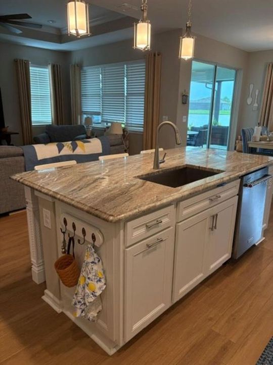 En Venta: $597,999 (3 camas, 2 baños, 2280 Pies cuadrados)