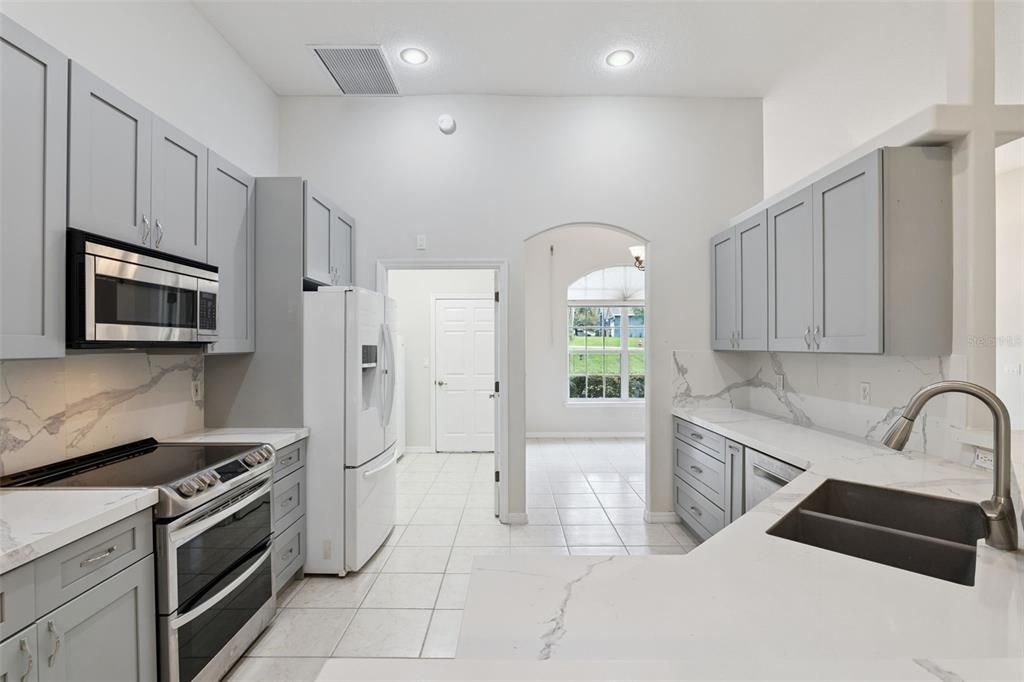На продажу: $459,999 (3 спален, 2 ванн, 2151 Квадратных фут)