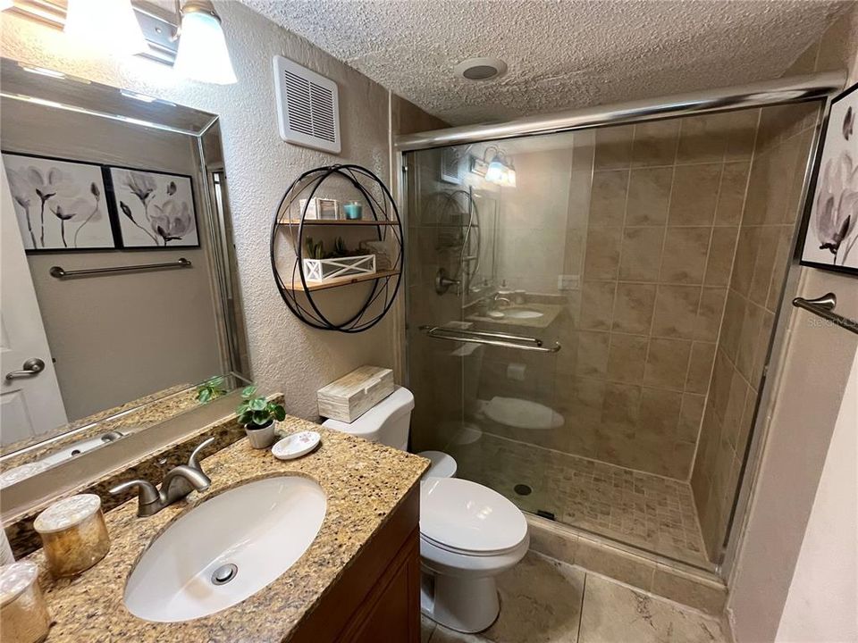 For Rent: $2,000 (2 beds, 2 baths, 1010 Square Feet)