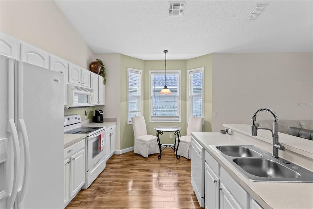Activo con contrato: $438,000 (3 camas, 2 baños, 1636 Pies cuadrados)