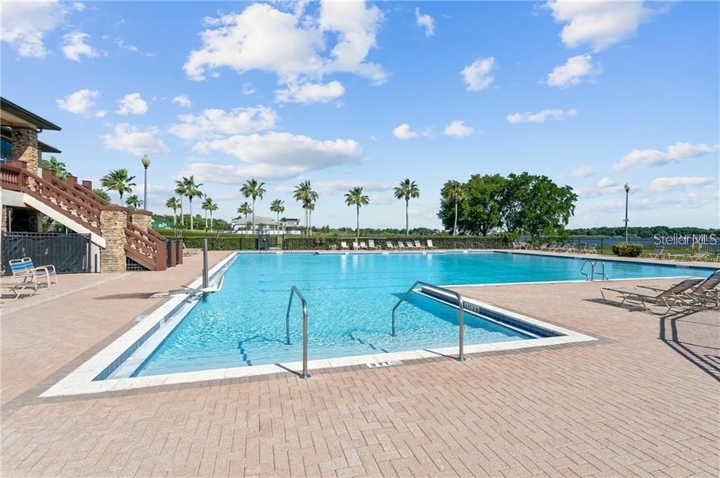 Activo con contrato: $438,000 (3 camas, 2 baños, 1636 Pies cuadrados)