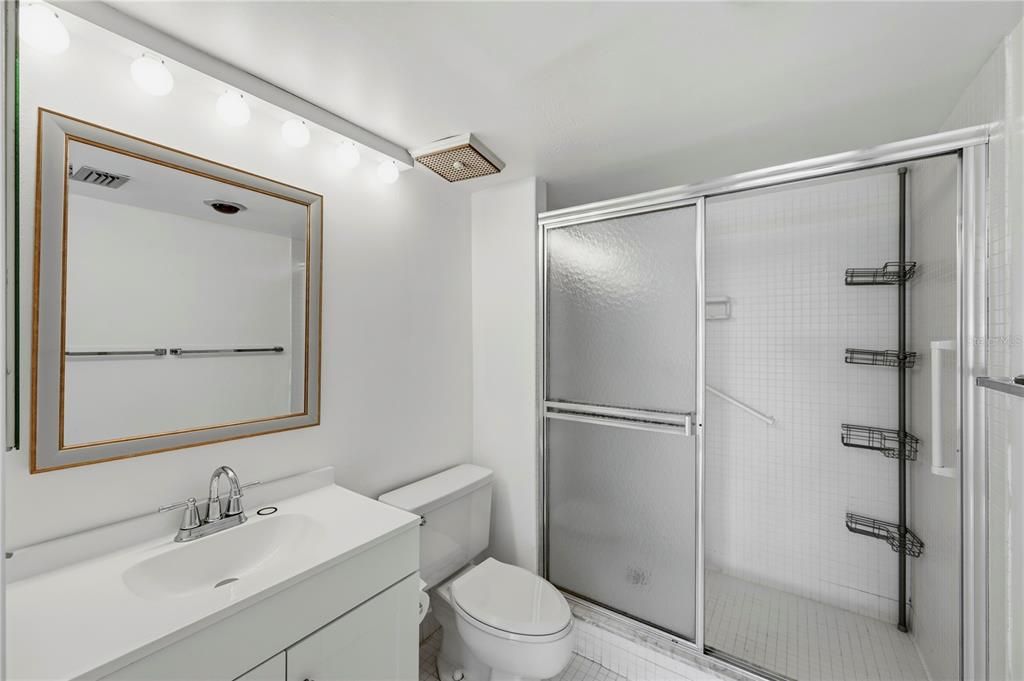 На продажу: $369,000 (2 спален, 2 ванн, 1240 Квадратных фут)