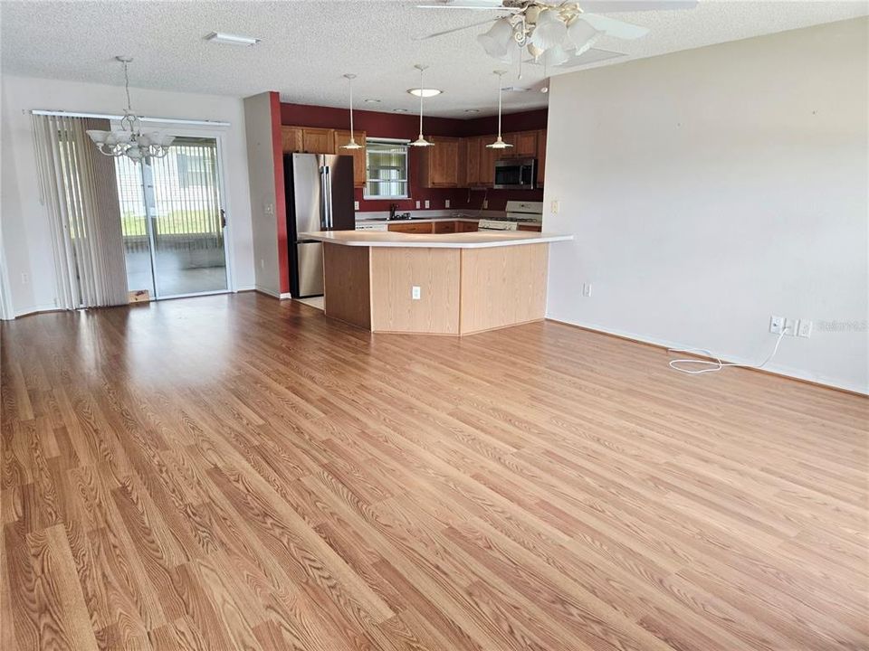 For Sale: $265,000 (2 beds, 2 baths, 1148 Square Feet)