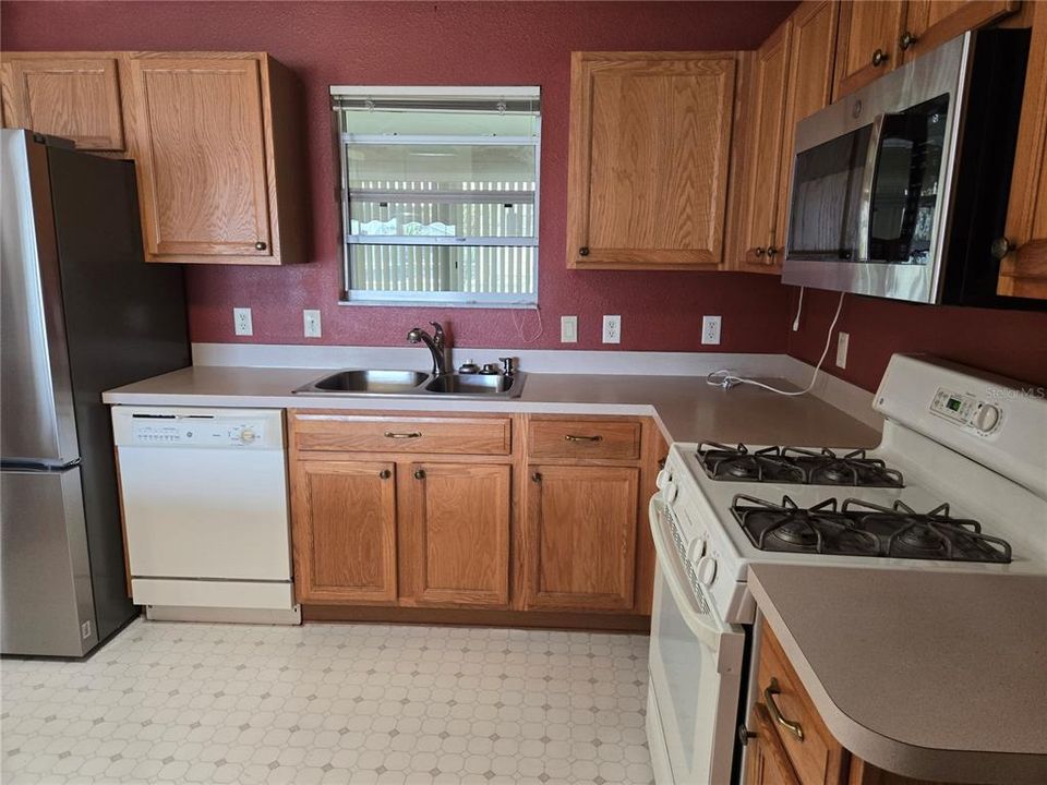 For Sale: $265,000 (2 beds, 2 baths, 1148 Square Feet)